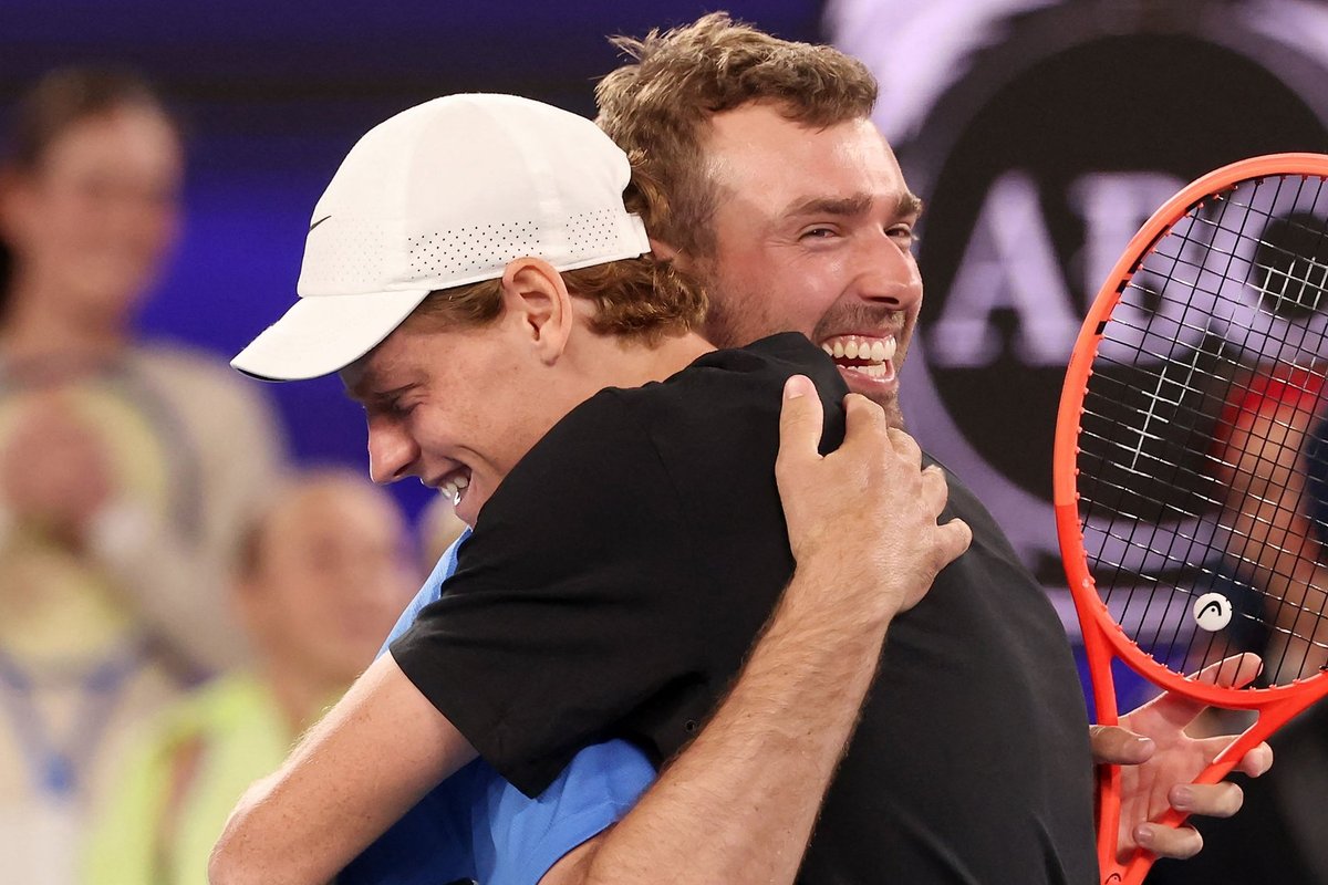 VIDEO | Amatöör pani Austraalia lahtistel Sinneri ja teised tennisetipud kotti ning võitis miljoni