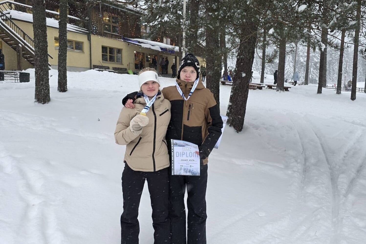 HEAS VORMIS | Hiiumaa sportlased alustasid suusaorienteerumise hooaega medalitega