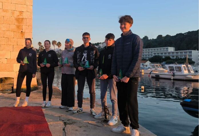 Robert Kesküla esiplaanil.