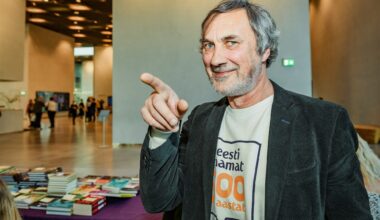 Henrik Visnapuu auhinna said Janika Kronberg ja Reijo Roos