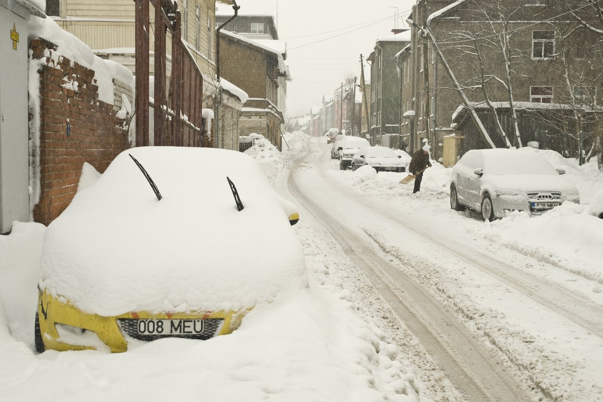 ILMATEADE | Maha on sadanud suur kogus lund, mitmel pool Eestis sadu jätkub - Maaleht
