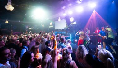 Omanikud leti taga, uksed pool nädalat lukus. Venus Clubi juht tõdeb, et ellu jäävad vähesed klubid