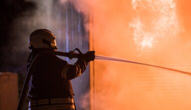 Lasnamäel põles angaari kõrval soojak. Leeke ja tossu oli näha kaugele
