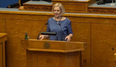 Riigikogu rahanduskomisjoni esimehe Annely Akkermanni s&otilde;nul on seadusemuudatuse p&otilde;him&otilde;te lihtne: kui &uuml;histu soovib edaspidi hoiuseid kaasata, peab ta tegutsema panga v&otilde;i &uuml;histupangana ning alluma Finantsinspektsiooni j&auml;relevalvele.