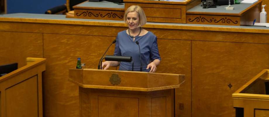 Riigikogu rahanduskomisjoni esimehe Annely Akkermanni s&otilde;nul on seadusemuudatuse p&otilde;him&otilde;te lihtne: kui &uuml;histu soovib edaspidi hoiuseid kaasata, peab ta tegutsema panga v&otilde;i &uuml;histupangana ning alluma Finantsinspektsiooni j&auml;relevalvele.