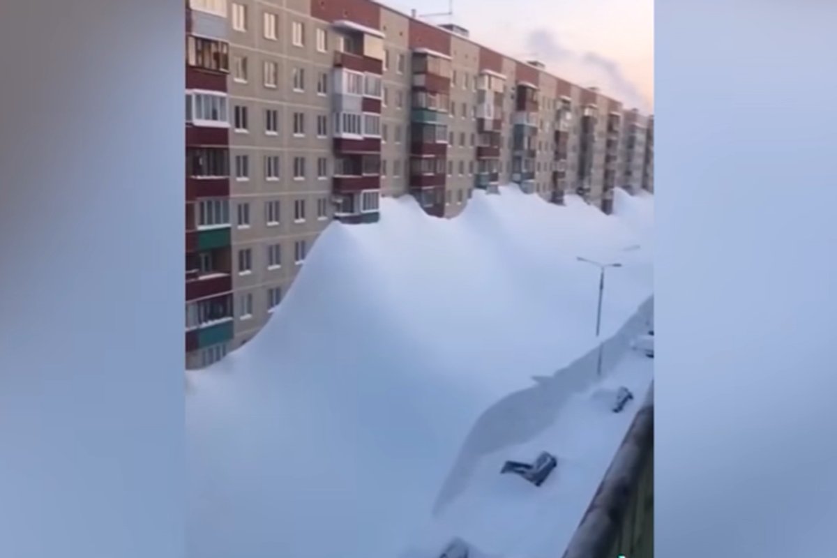 VIDEOD | Kuni 5 meetrit lund! Kamtšatkat tabas erakordselt tugev lumesadu, majad on lume all - Maaleht