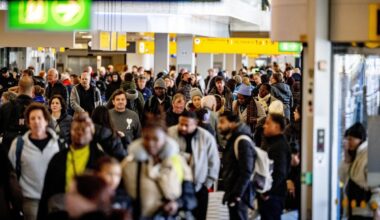 Külm ja lumi on tekitanud Amsterdami lennujaamas reisikaose. Tühistatud on umbes 475 lendu