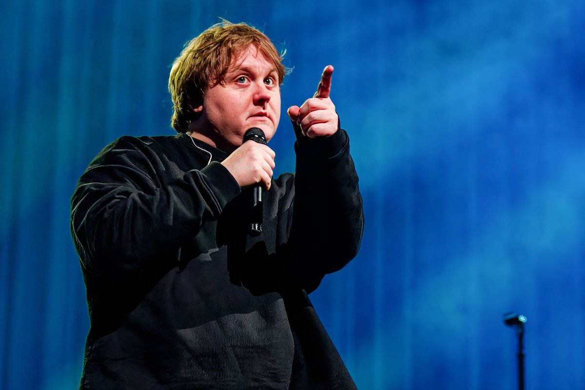 Tagasi lavalaudadel pärast pikka pausi. Lewis Capaldi esineb mai lõpus Vilniuses