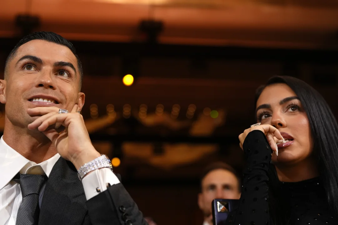 ÄGE! Ronaldo tellis naisele Eestist erilise seadme