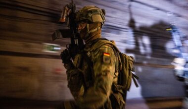 Euroopa kindralid rõhuvad vajadusele valmistuda kaitsesõjaks. Lääne-Euroopas ei taheta sellest midagi kuulda