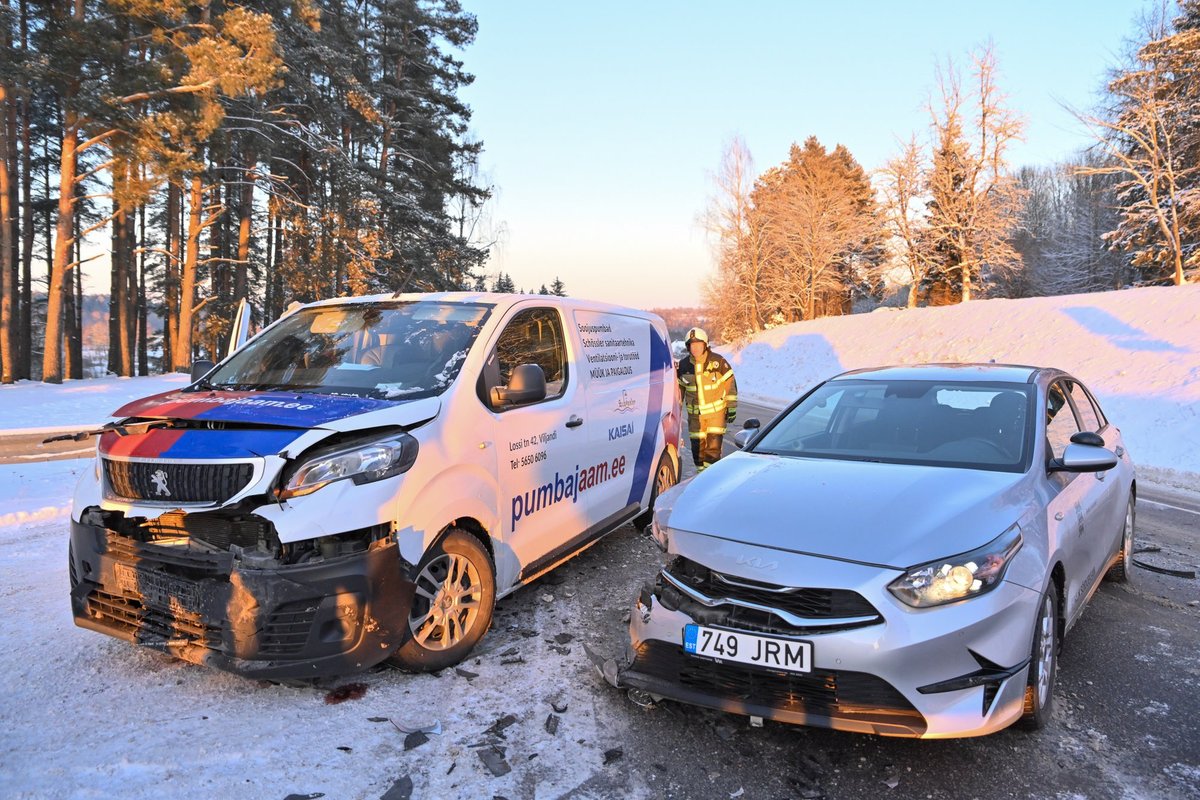 VIDEO ja FOTOD | Viljandimaal sattus avariisse riiklikku sõidueksamit teinud juht