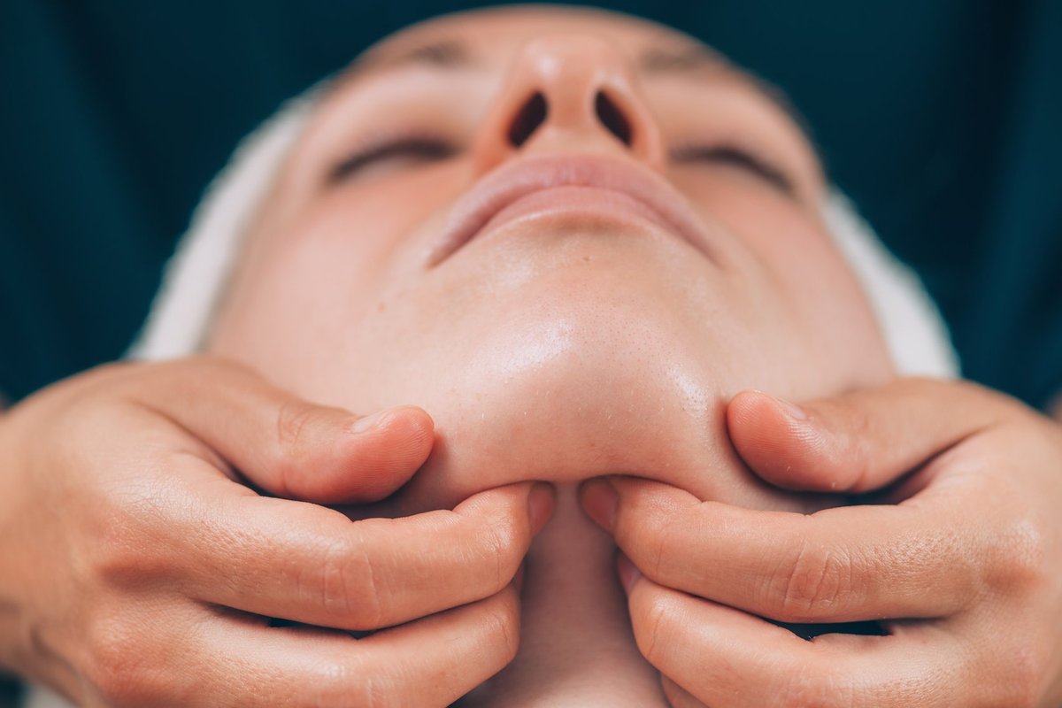 Alates 2027. aastast peab lümfiterapeudil olema riiklik kutsetunnistus. Mis on lümfiteraapia ja mille vastu see aitab?