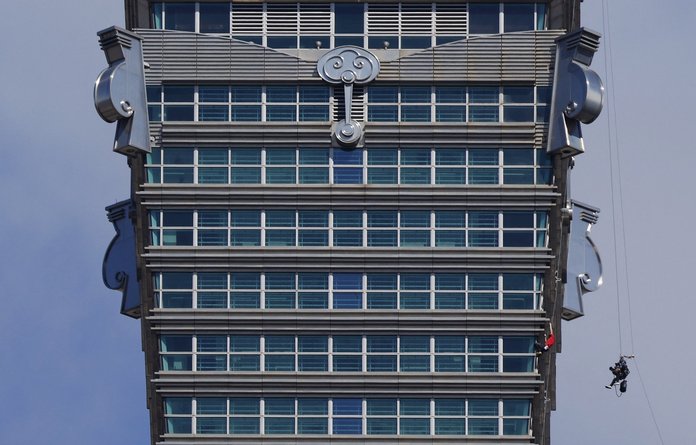 Alex Honnold ronimas Taipei 101 torni.