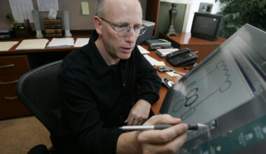 Lahkus jäädavalt “Dilberti” autor ja konservatiivne mõjuisik Scott Adams