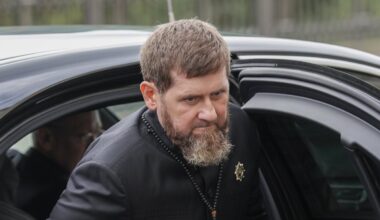 VIDEO | Tšetšeenia liider Ramzan Kadõrov andis taas elumärki, kuid liigub nüüd jalutuskepi toel