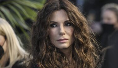 KLÕPS | Kallima surma tõttu avalikkuse eest taandunud näitleja Sandra Bullock tabati üle pika aja fotole