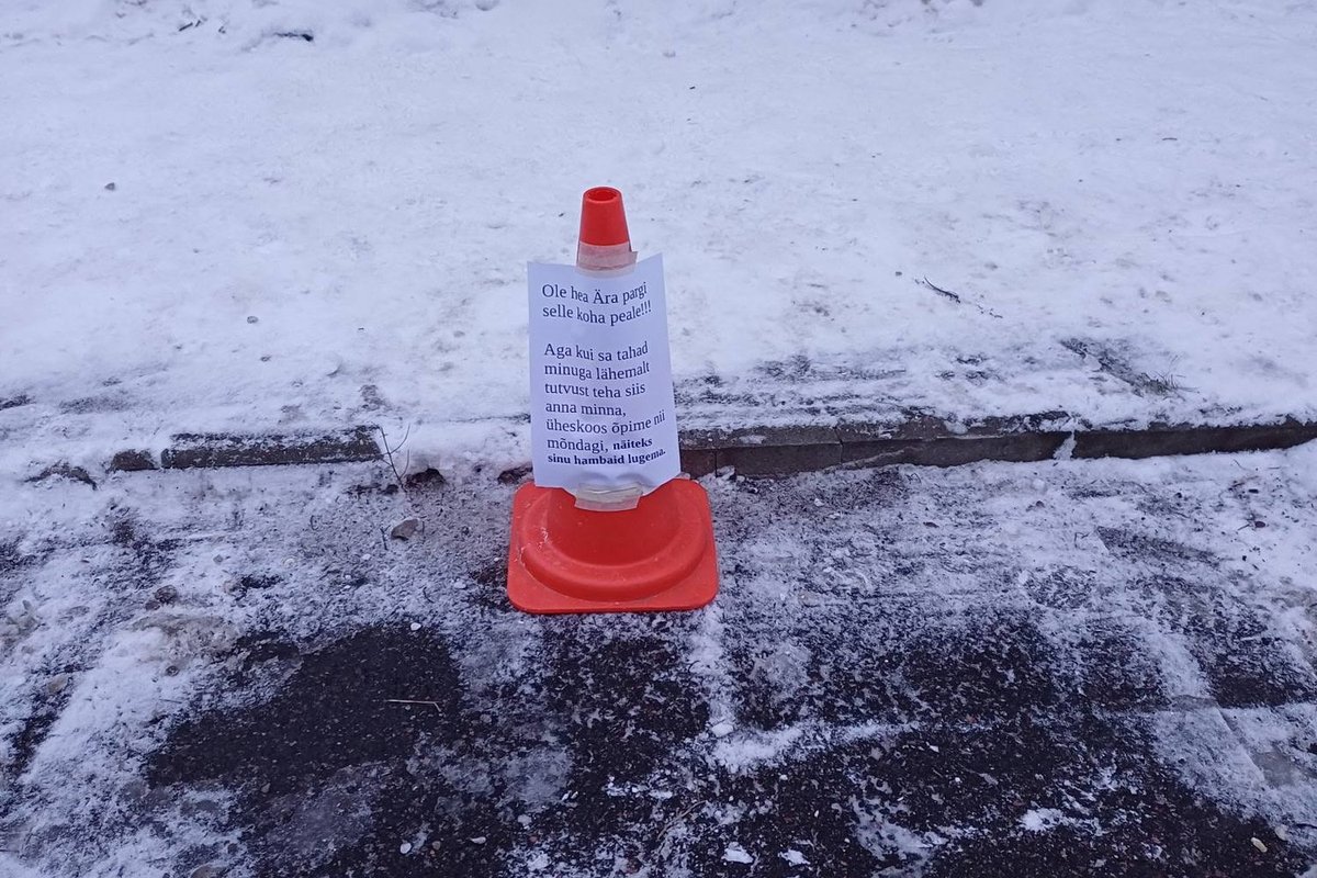 FOTO | „Kes julgeb parkida, sellel lubatakse hambad sisse lüüa!“ Ähvardava sildiga koonus vallandas tulise arutelu