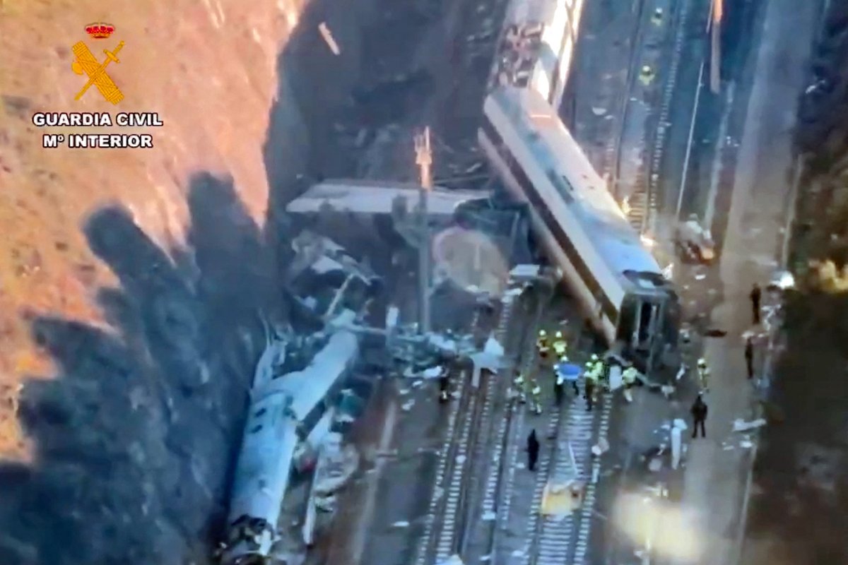 VIDEO | Hispaanias kokkupõrke põhjustanud rong oli uus, tee oli uus ja õnnetus juhtus sirgel lõigul