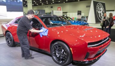 Ninanips rohepöördele: Ameerika autoajakirjanikud valisid Dodge’i muskelauto aasta autoks