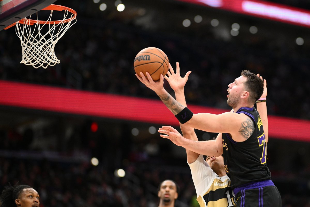 VIDEO | Luka Dončic jõudis juba avapoolajal kolmikduublini