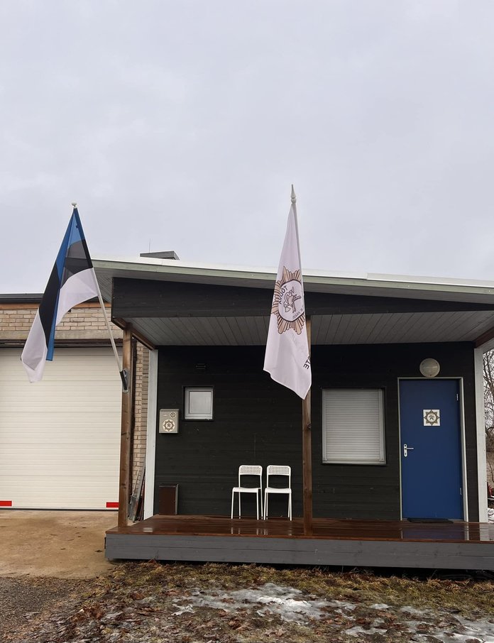 Tõdva vabatahtlike komandohoone koosnes garaažist ja meeskonnaruumist. See on minimaalne, mis võiks olemas olla.