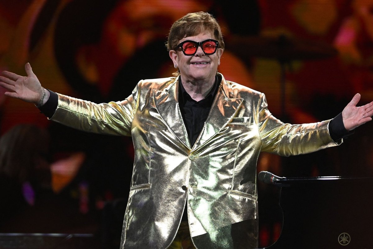 KLÕPS | Haruldane vaatepilt! Elton John näitas esimest korda sotsiaalmeedias oma poegade nägusid