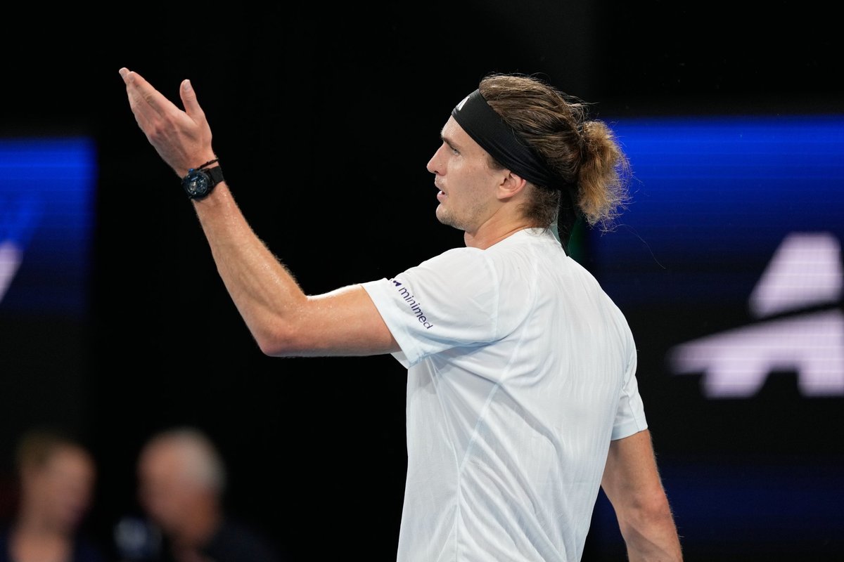 VIDEO | Reketi sodiks peksnud maailma kolmas reket Zverev kaotas pea: ta suudab vaevu kõndida ja servib 230 km/h!