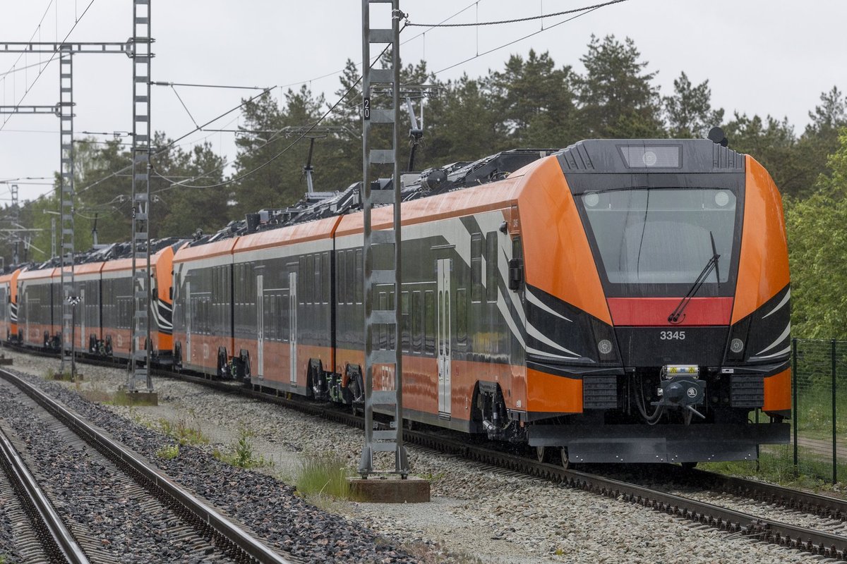 Elroni uued rongid langevad rivist: kaheksast sõiduvalmis Škodast viiel on tehniline rike