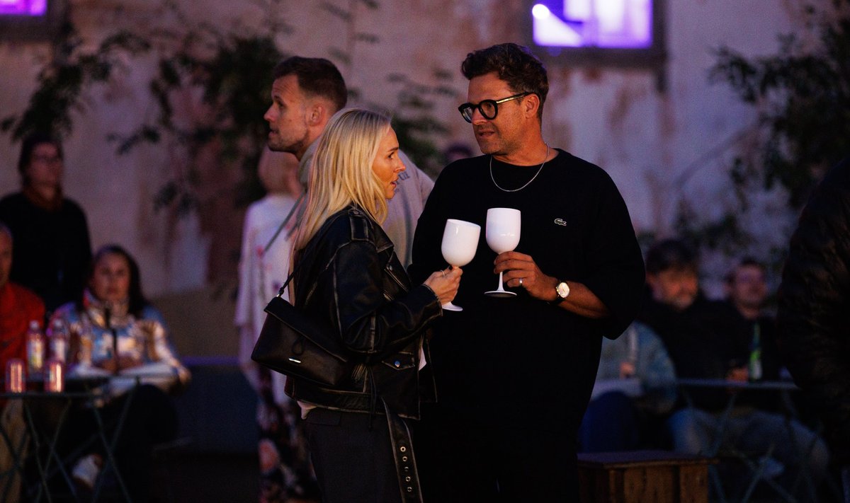 ESMAKORDSELT jäid Grete Kuld ja Jürgen Pärnsalu koos õhtut veetes silma räppar sämi kontserdil Patarei Merekindluses eelmise aasta augusti algul. 