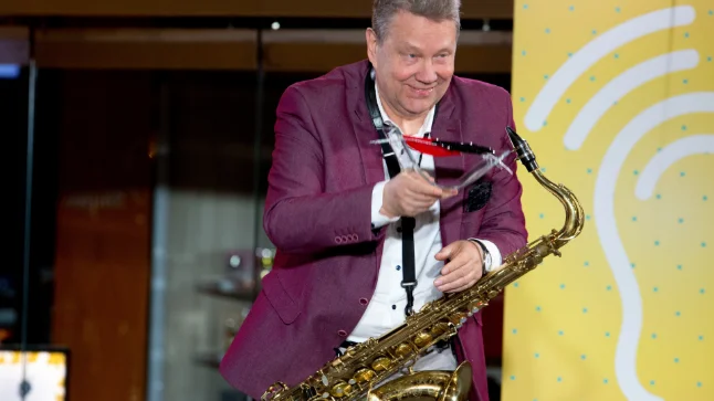 tehisaru on tehases hea abiline, aga muusikat võiksid teha inimesed!