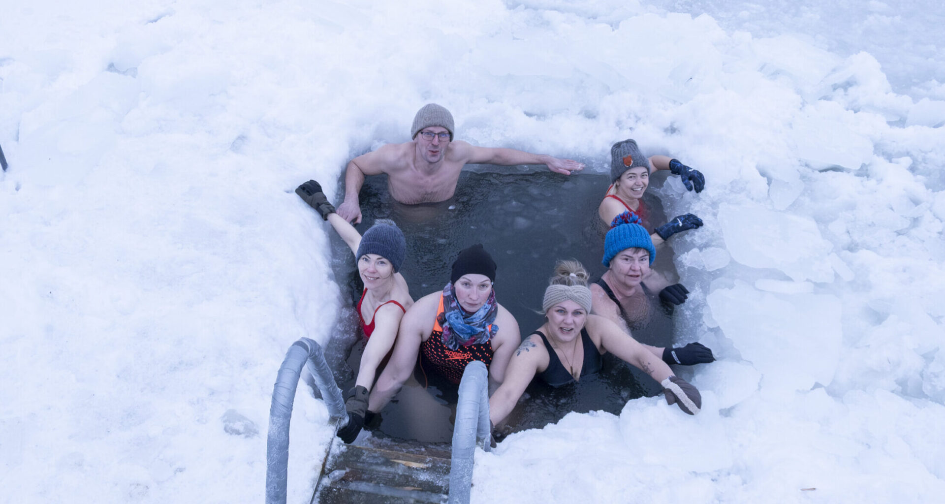 KÄREDA KÜLMAGA JÄÄAUKU | Tervistav tegevus või hullus?