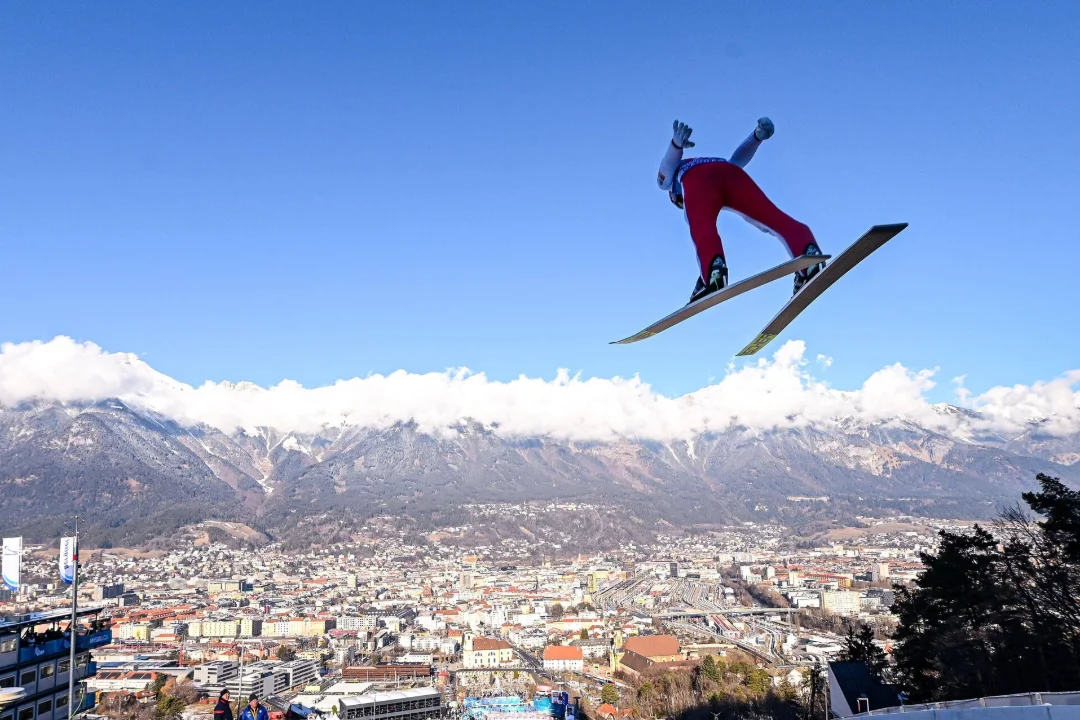 suusahüppajad üritavad manipuleeritud peenistega FISi tillist tõmmata