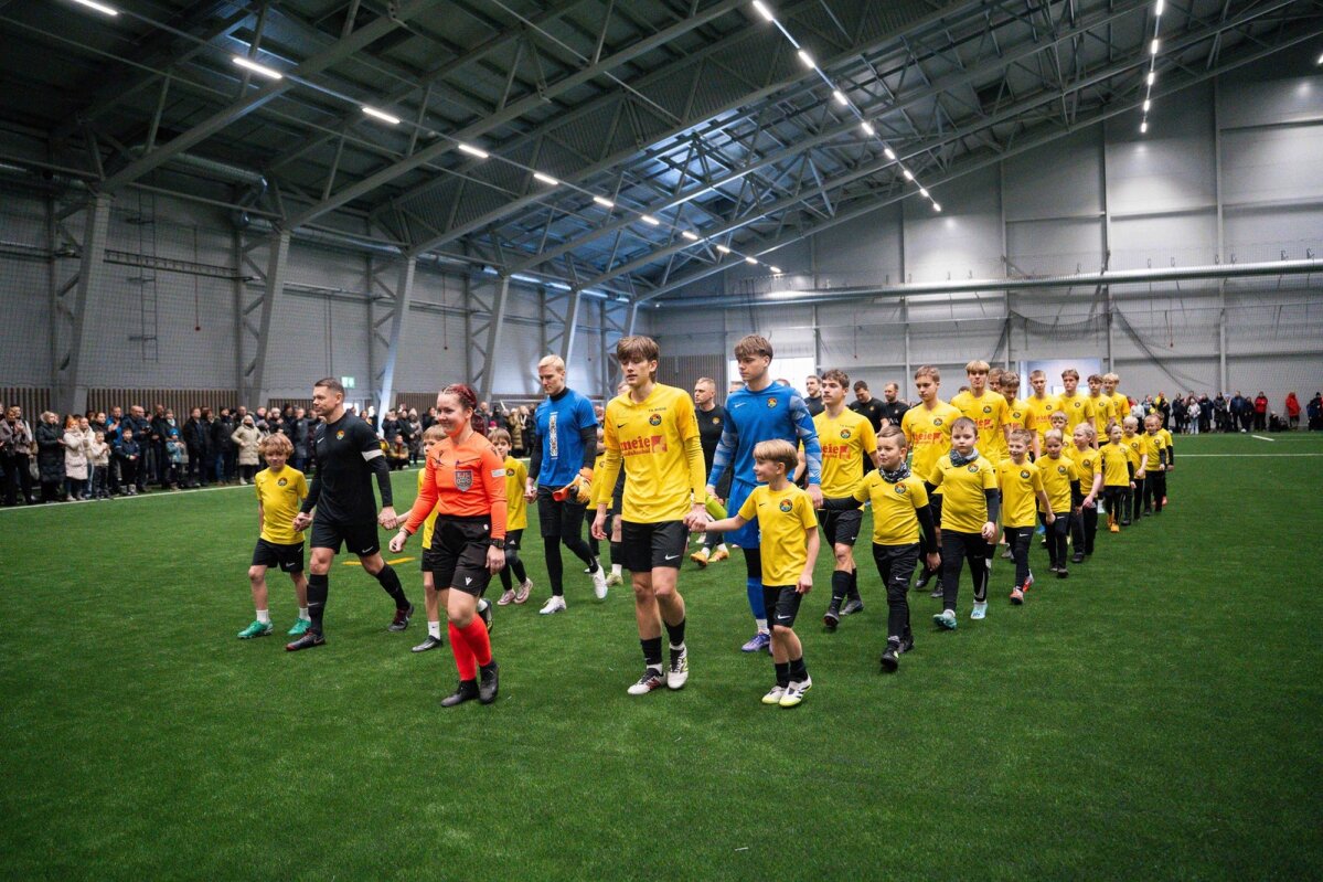 Rakvere sai 6,5 miljoni eest uhiuue jalgpallihalli - Äripäev