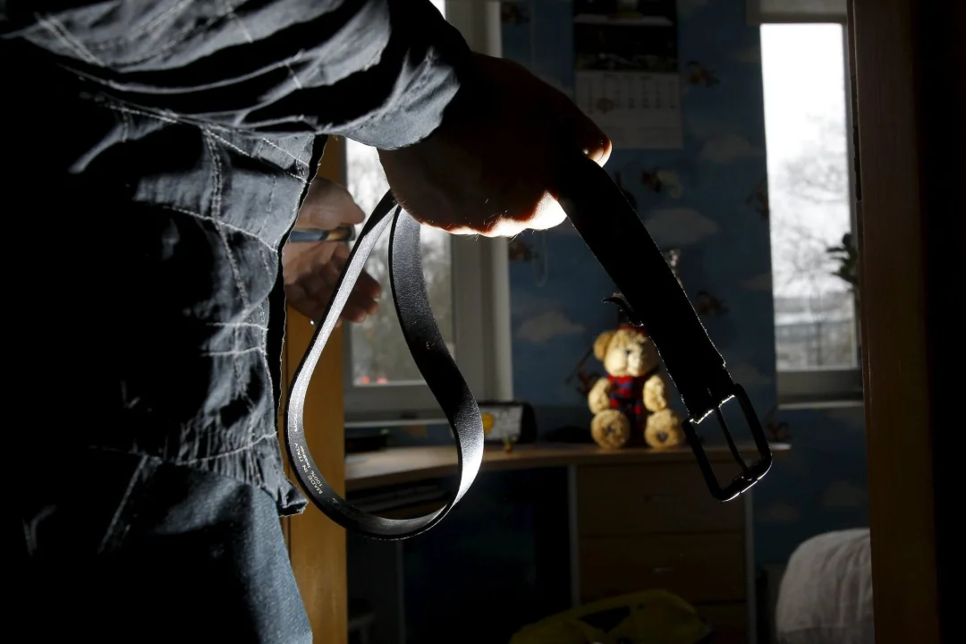 Lapsele rihma andnud mees pääses kriminaaluurimise alt ja peab prokuratuuris vestlusel käima