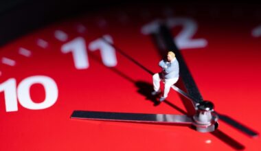 Kes teeb enne kella kukkumist k&otilde;ige p&otilde;nevama t&otilde;mbe? Foto: Scanpix / Joel Saget / AFP