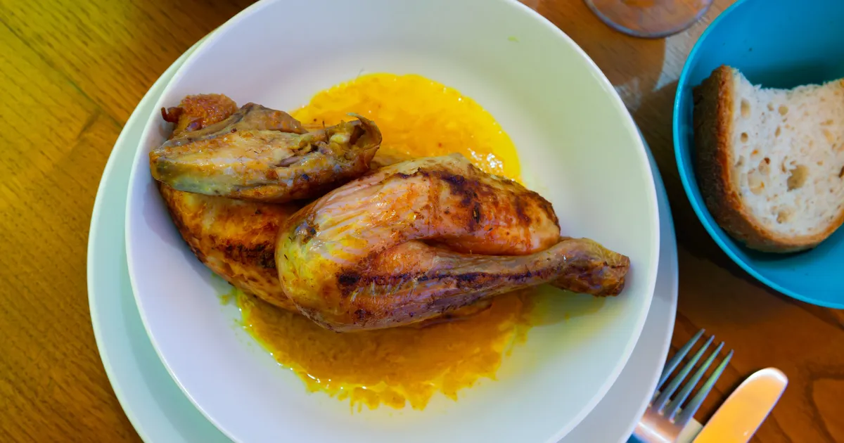 Briti pereisa suri 4-tärni hotellis pärast pooltoore kana söömist