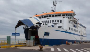 LAEVAÜHENDUS KATKES ⟩ Pakane pani laevatee Hiiumaa ja mandri vahel kinni - Postimees