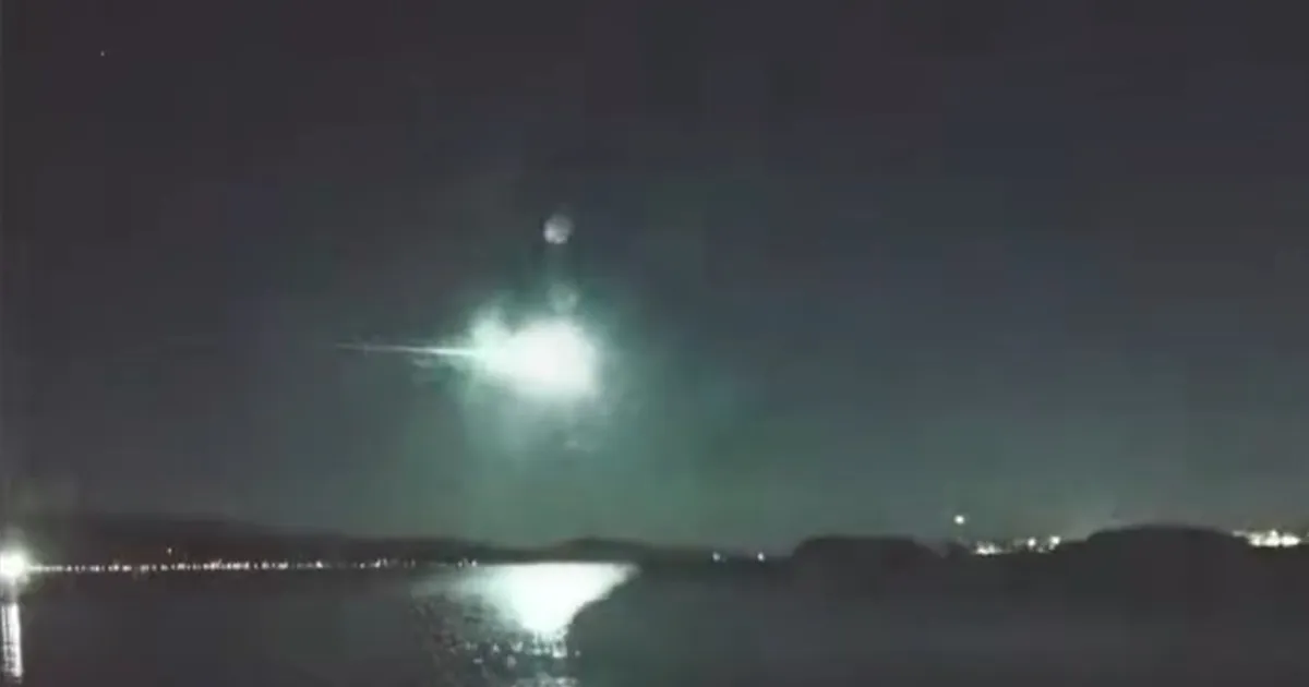 VIDEO ⟩ Uus-Meremaa taevast valgustas pimestav tulekera