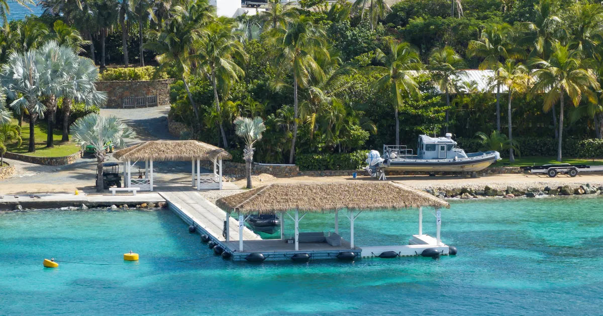 NÄRVESÖÖV ⟩ Vaata videot, kuidas juutuuber põgeneb Epsteini saarelt: «Mida te seal varjate!?»