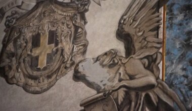 SKANDAAL ROOMAS ⟩ Itaalia peaministrit meenutanud ingel nühiti kiriku seinalt maha