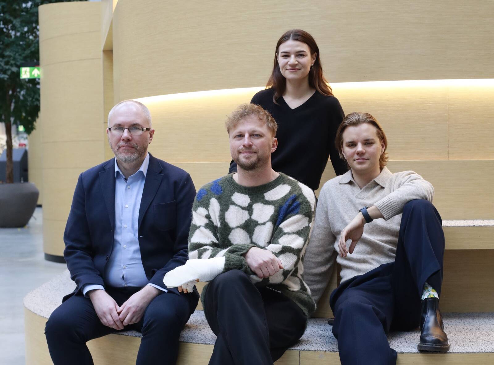 Esireas vasakult advokaadibüroo Sorainen advokaat Mario Sõrm, Soraineni maksutiimi juht Kaido Künnapas, idufirma Montonio kaasasutaja Rasmus Õisma. Tagareas advokaadibüroo Sorainen advokaat Helery Maidlas.