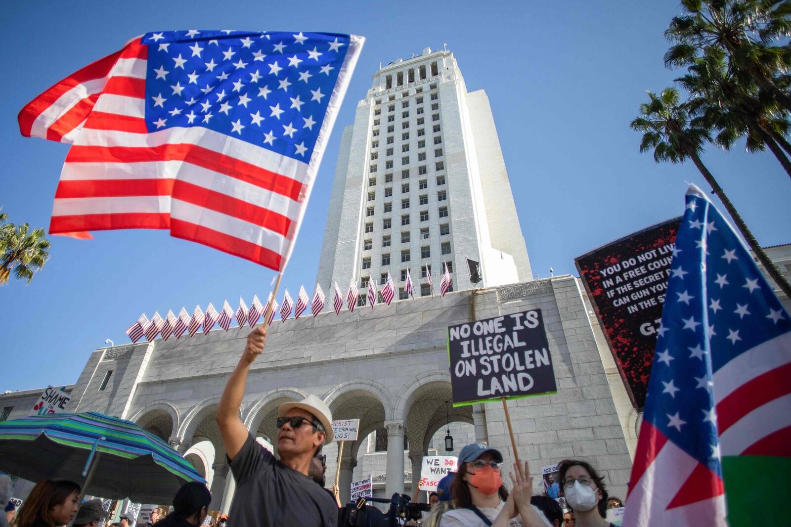 Protestijad eile toimunud USA immigratsioonipoliitika vastasel meeleavaldusel Los Angelese linnavalitsuse ees.