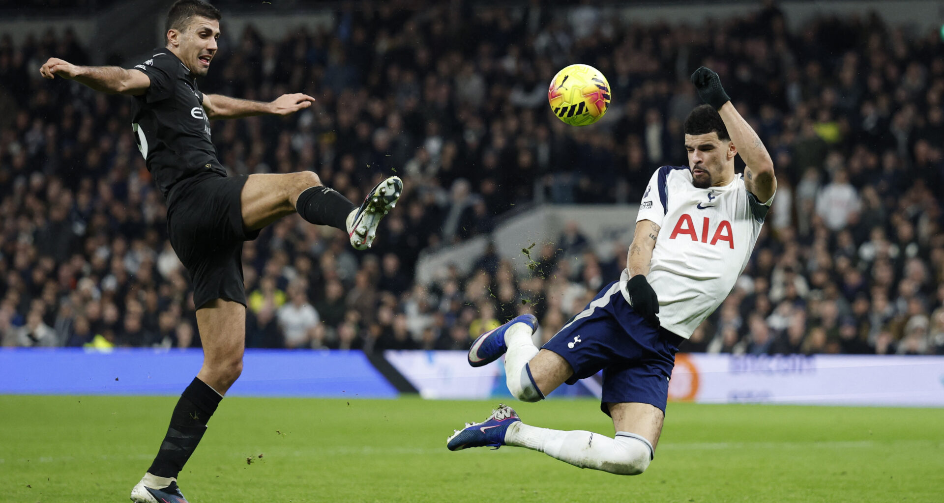 Solanke skorpion tõi Cityt salvates rõõmu Põhja-Londoni mõlemasse leeri