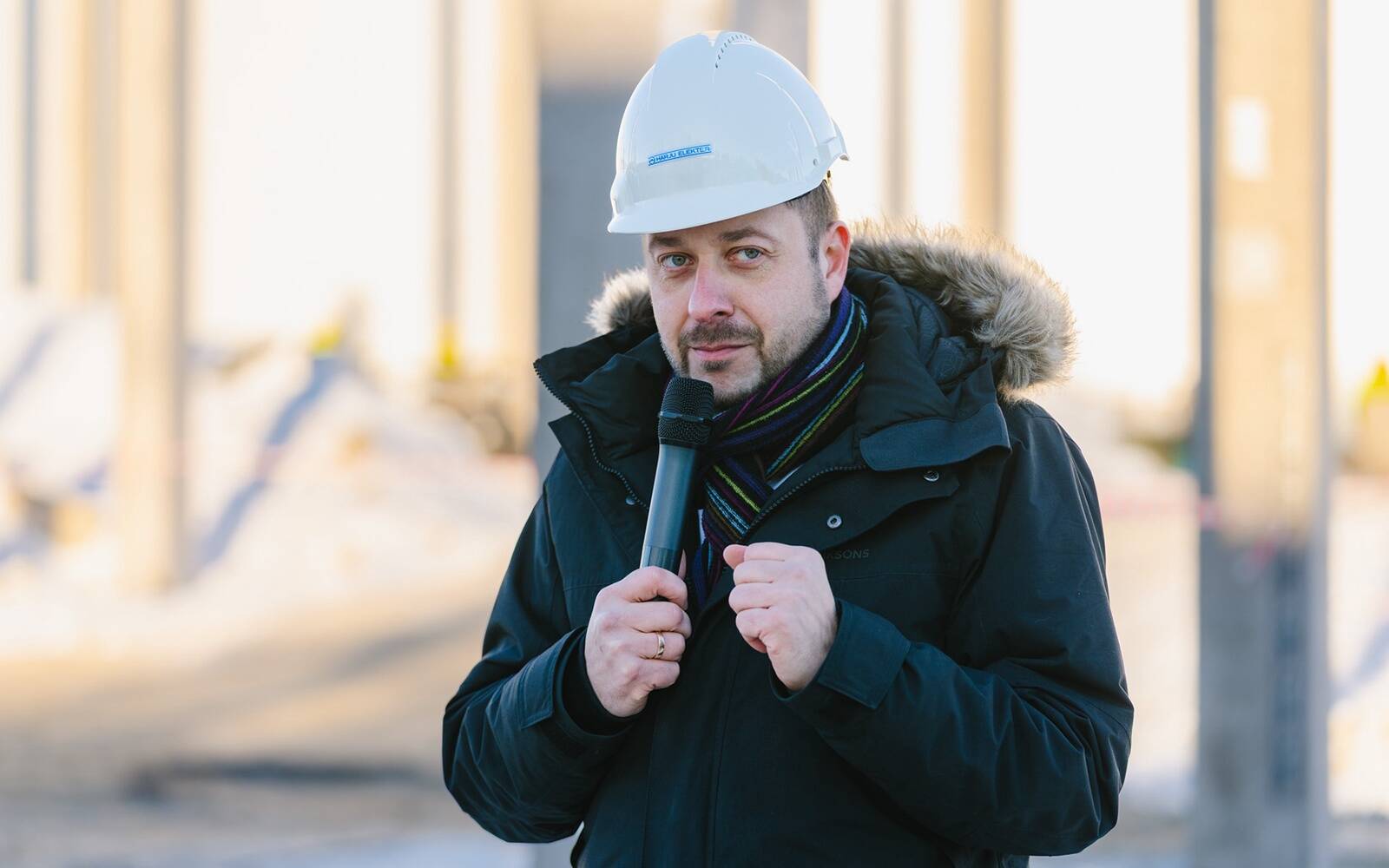 Eelmise nädala neljapäeval sai paika tehaselaiendus nurgakivi. Fotol Harju Elekter Eesti juht Alvar Sass.