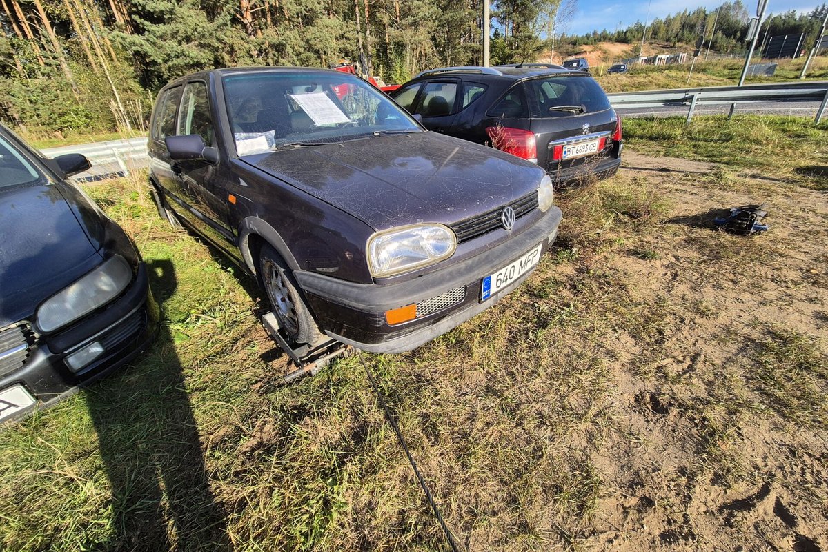 Osta ära! Kaheksa Koidula piiripunkti parklasse unustatud autot läks oksjonile