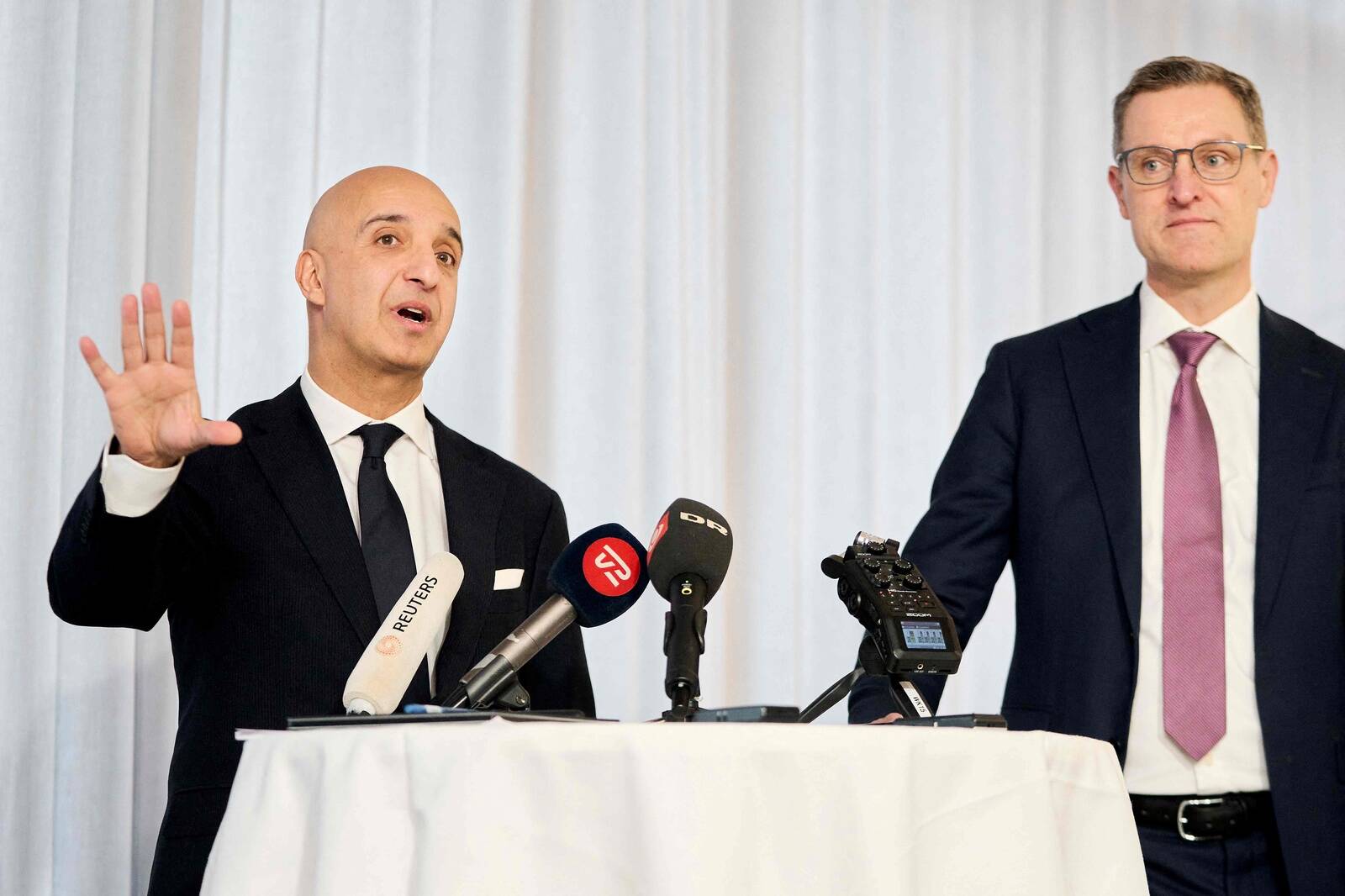 Pildil Novo Nordiski tegevjuht Mike Doustdar ning finantsjuht Karsten Knudsen. Knudsen tunnistas, et esimest korda üle mitme aasta on ettevõte sunnitud langetama kogu aasta prognoose.