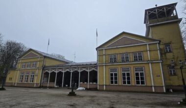 Kuressaare kuursaali uued omanikud taastavad sammhaaval hoone ajaloolist ilmet | Eesti