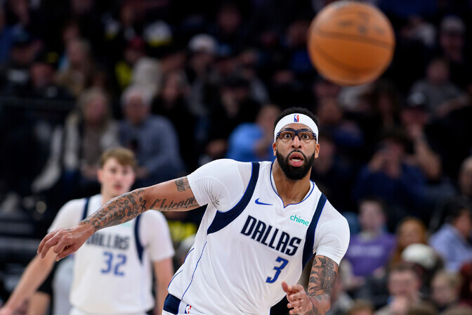 Dallas saatis Davise Washingtoni, Warriors tõi meeskonda Porzingise | Korvpall