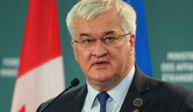 Ukraina välisministri meelest on FIFA president aru kaotanud: 679 Ukraina tüdrukut ja poissi ei saa enam kunagi jalgpalli mängida. Venemaa tappis nad