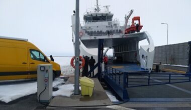 Parvlaev Kihnu Virve seisab madala veetaseme tõttu sadamas | Eesti